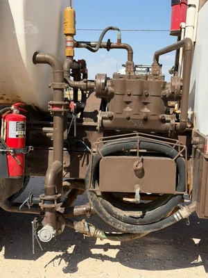 Used 2006 MACK GRANITE GU713 Tanker trucks Texas US | Roll Off Truck World #1491936