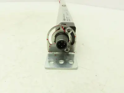 Banner WLS28-2CWGRXX3-0570X24Q Task Light Strip Multicolor White Green Red 24VDC