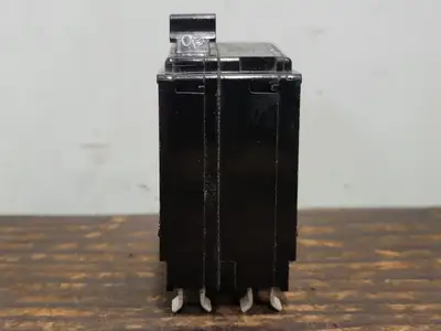 Used SQUARE D QO220 Switchgears British Columbia CA | Lenmark #242280