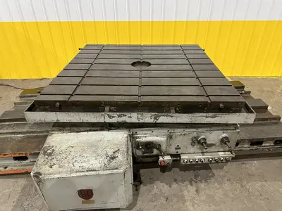 72" X 72" GIDDINGS & LEWIS (G&L) T-SLOTTED POWERED ROTARY TABLE W/ 72" POWERED INFEED SLIDE: STOCK #19731