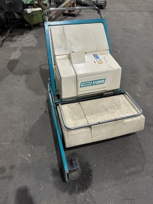 TENNANT 24" ELECTRIC FLOOR SWEEPER
