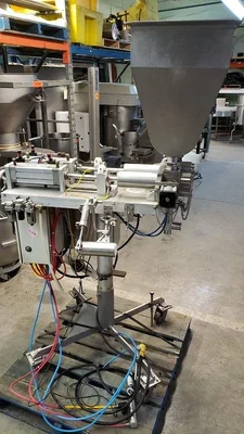 Twin  double head liquid filler 4 us gall 1.5 lit #1090