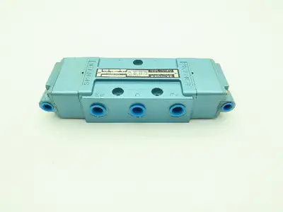 Skinner S4AAGBX3 Pneumatic Directional Control Valve 5-Way 2 Pos 150PSI 1/2" NPT
