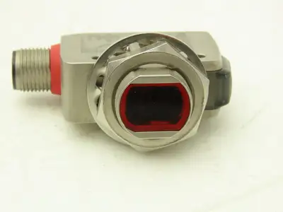 Keyence LR-ZB90CB Self-Contained CMOS Photoelectric Laser Proximity Sensor