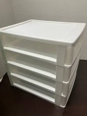Four Drawer Organizer and Post-It Notes