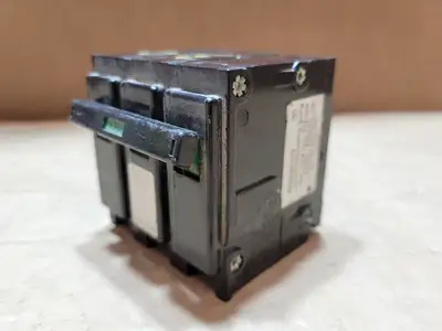 30 Amp 3 Pole 240 Volts Circuit Breaker