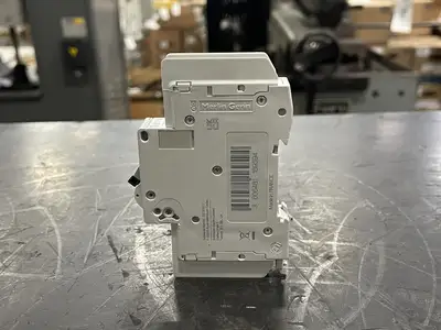 NEW SCHNEIDER ELECTRIC M9F42115