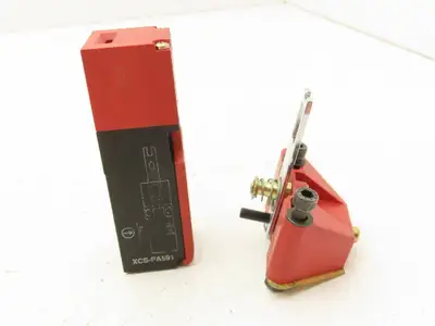 Telemecanique XCS-PA591 Interlock Safety Switch w/Key 240V