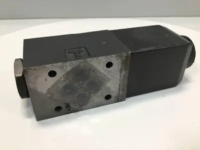 USED VICKERS DG4V-3-2A-M-U-H7-60