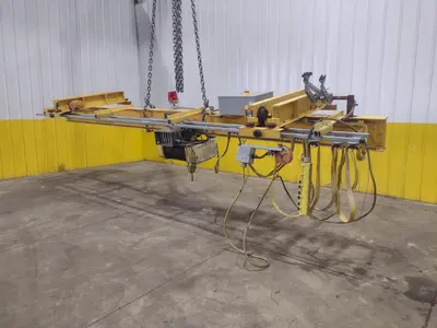 3 TON X 17’ F&G / LOAD LIFTER UNDER-SLUNG POWERED CRANE: STOCK #22971