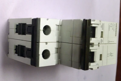 USED SIEMENS 5SY4202-7