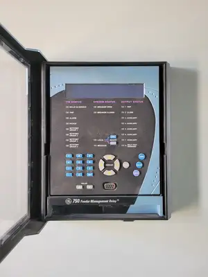 5kV Motor Control Center (MCC) Unit w/ (4) Breakers & (2) Load-Break Switches