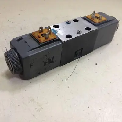 USED VICKERS DG4V-3-6C-M-U-HL7-60