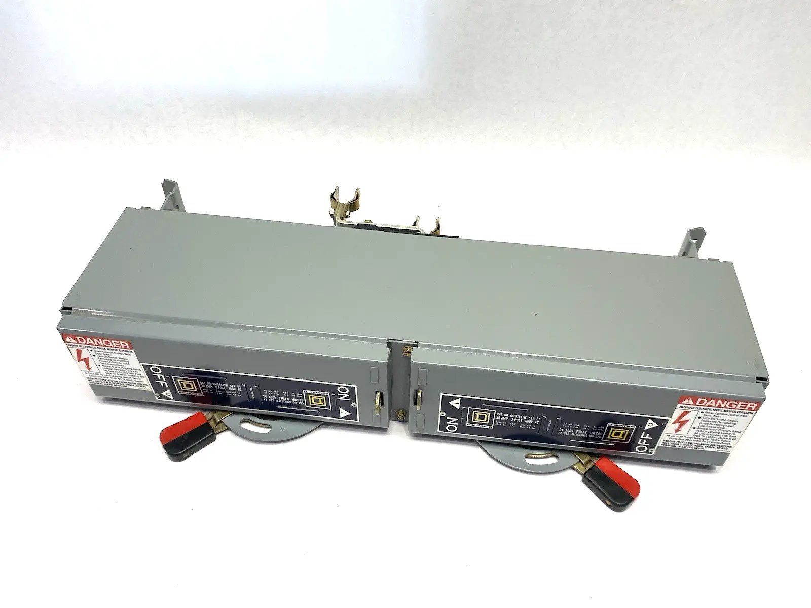 USED SQUARE D BY SCHNEIDER ELECTRIC FUSIBLE TWIN SWITCH PANELBOARD DISCONNECTOR 30A 3-POLE