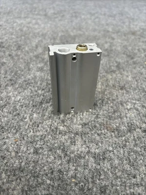New | in-Stock SMC VV3QZ12-05C-00T Pump & Valve Parts California US | Davliegogo LLC #1705512