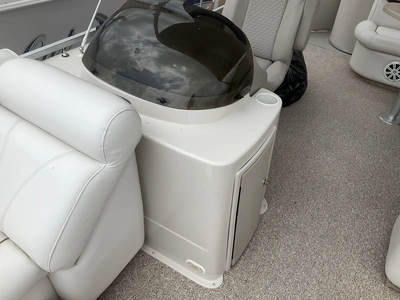 USED 2005 PREMIER 225 LEGEND