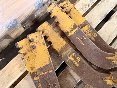 Used SCARIFIER / RIPPER TIPS _UNKNOWN_ Miscellaneous Equipment Michigan US | Miedema Asset Management Group #1414361