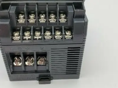 Keyence KV-16AT Programmable Controller 100-240VAC 0.5A DIN Rail Mount