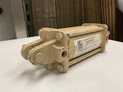 Used UNITED CONVEYOR CORPORAITON 4401-55 Cylinders | Surplus Asset Holdings #1206846