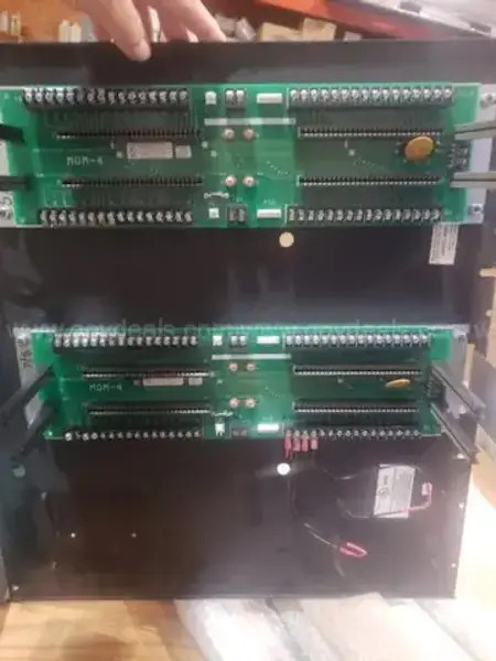 Used Siemens MOM-4 PLC Chassis Delaware US | United Machine Co. #1563262