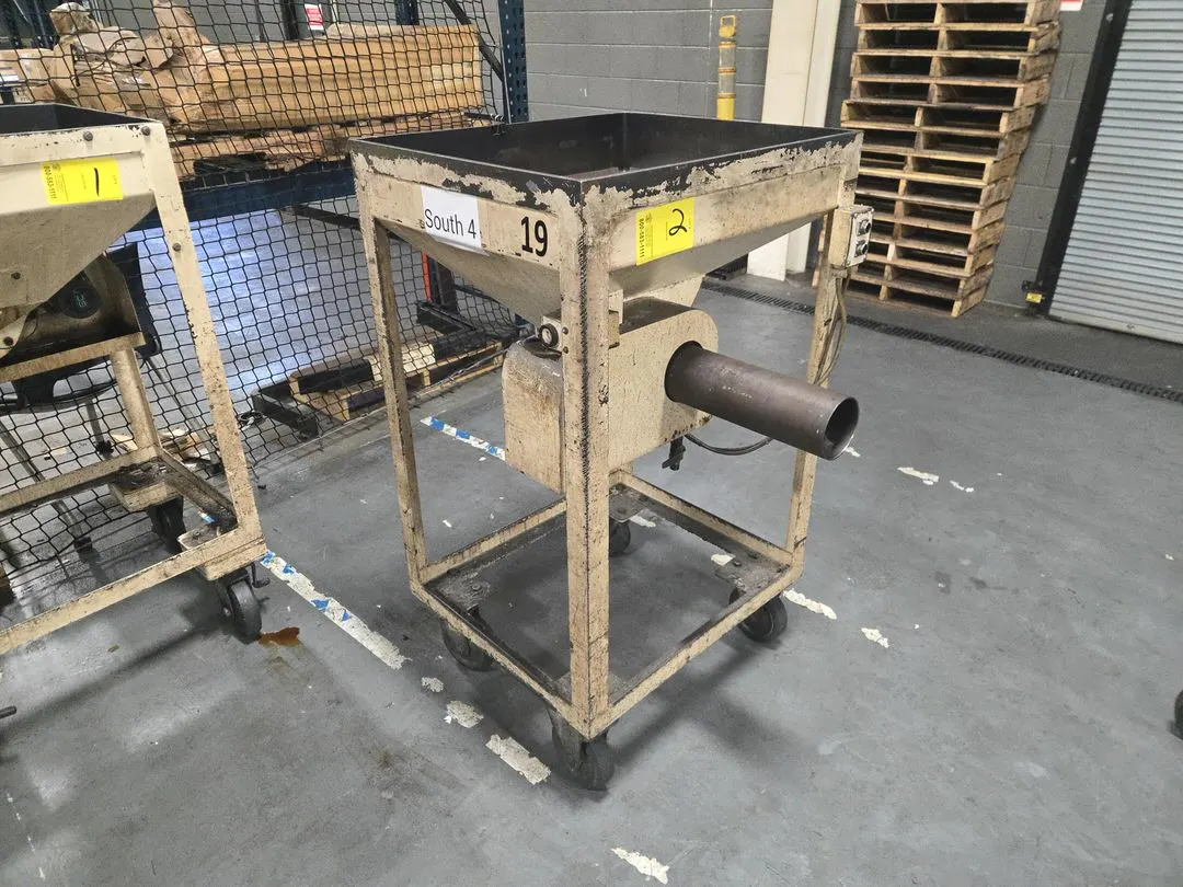 (1) Auger Hopper