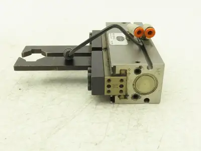 De-Sta-Co DPG-10M-4-C Pneumatic 2-Jaw Parallel Gripper Cylinder 1" Stroke 50lbf