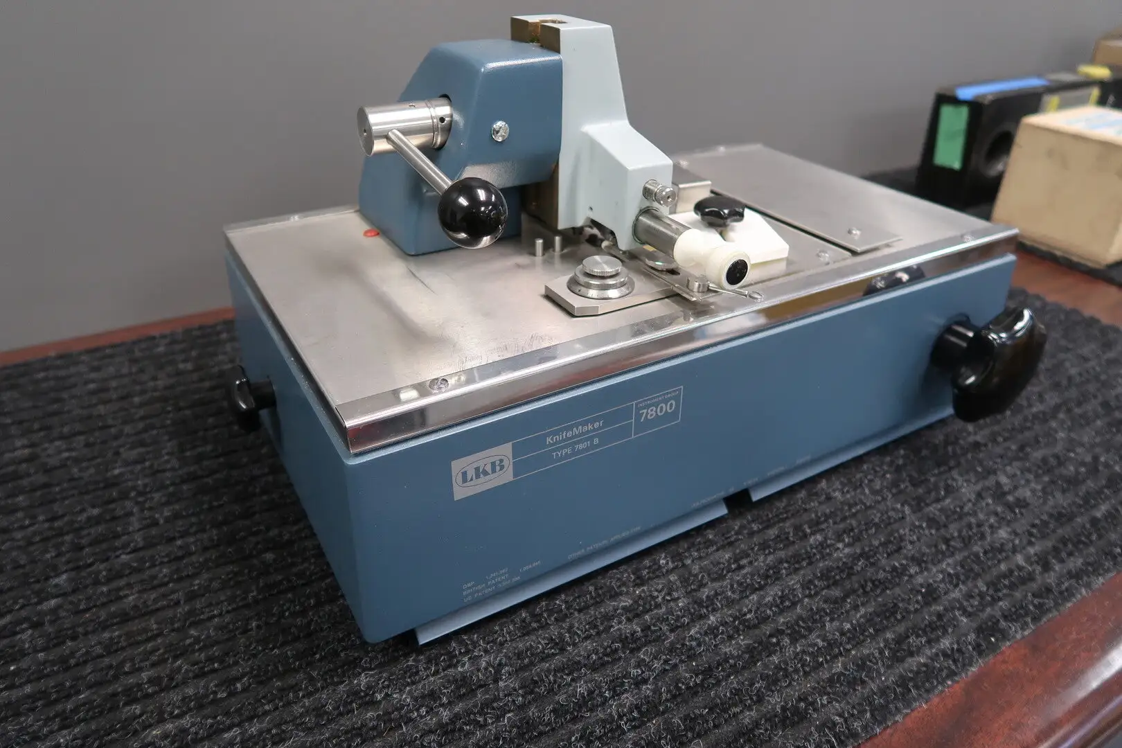 Microtome Glass Knifemaker Type 7801 B