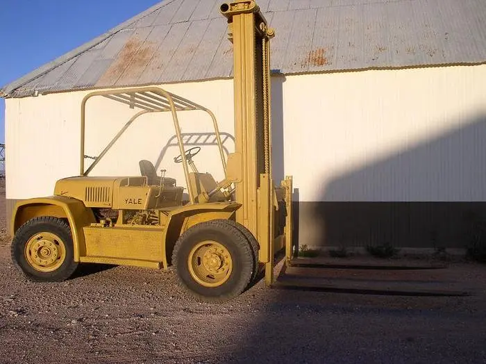 20,000 lb. Yale Forklift; Pneumatic Tires; V-8 Gas/Propane Engine