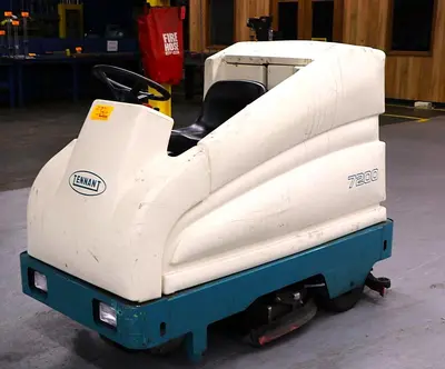 USED TENNANT 7200