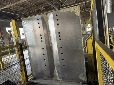 UPENDER 5,300 POUND CAPACITY