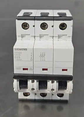 Siemens 5SY63 MCB D32 3-Pole Circuit Breaker. 4C-20