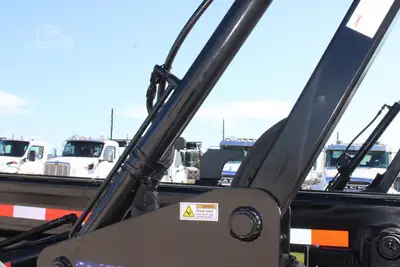 New | in-Stock 2027 PETERBILT 548 Rolloff Trucks Texas US | Roll Off Truck World #1492018