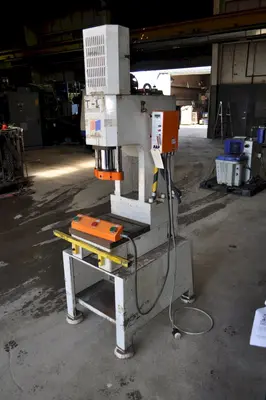 10 TON HYDRAULIC C FRAME PRESS