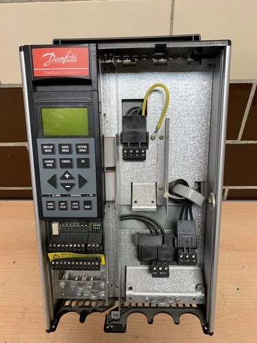 Danfoss VLT6006 HVAC Drive GT4CN1STR3DLF00A00C0 3.7kW/5Hp 380/460VAC Garantie