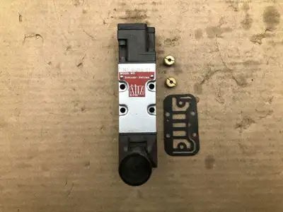 Schrader Bellows M204-246-21 4-Way, 2-Position Lever Operated Valve 1/4″ 5 Port