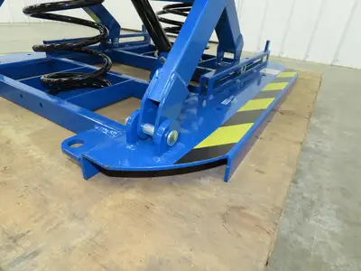 Uline H-8935 Spring-Loaded Pallet Positioner Level Loader 43-5/8" Round Top