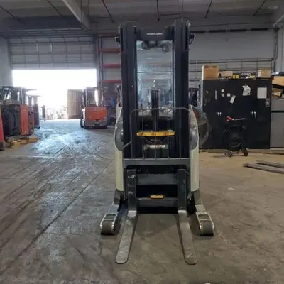 USED 2016 CROWN RR5725-45