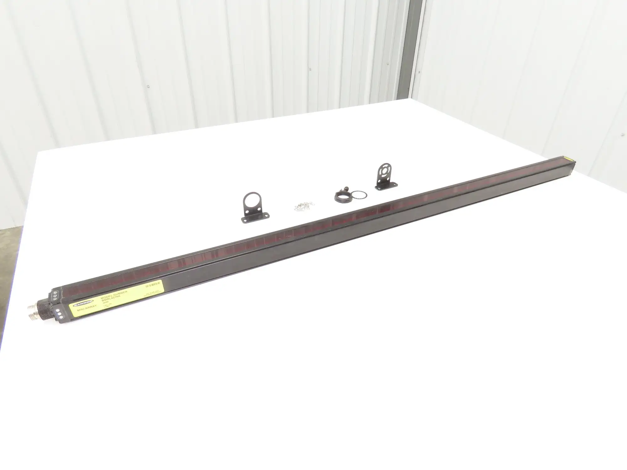 Banner 39586 Mini-Array Receiver Sensor 1057mm 19mm Beam Spacing Light Curtain