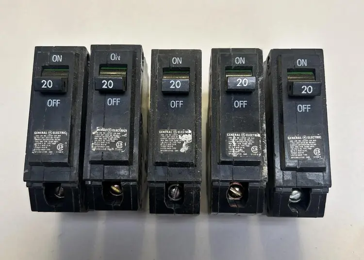 Used GE THQB120 Switchgears Ohio US | Surplus Asset Holdings #1184841