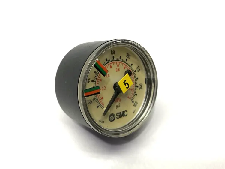 Used SMC PRESSURE GAUGE 1-1/2" DIAMETER 160PSI MAX 7/16" NPT Universal Pressure Meters Michigan US | Maverick Industrial Sales #1091312