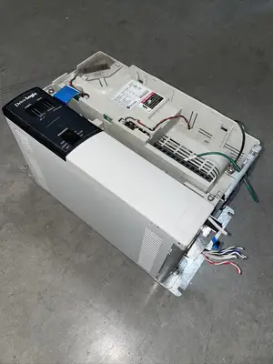 ALLEN BRADLEY 20DD011A3NYNA1NNA /A PowerFlex 700S 7.5HP 3Ph 0-320Hz 480V @2A