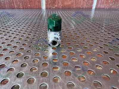 USED LOT OF 2 - SWAGELOK SS-4P4T2 STAINLESS STEEL BALL VALVE W/ 1/4" MNPT FITTING