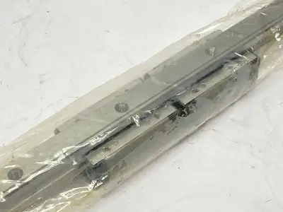 New | in-Stock THK SR LINEAR GUIDE BLOCKS ON 458MM RAIL Linear Guides | Maverick Industrial Sales #1105563