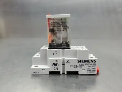 USED Siemens 3TX7109-5JF13 Relay w/3TX7144-4E6 Relay Base