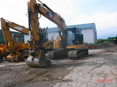 Used 2017 CATERPILLAR 325FLCR Crawler Excavators New York US | Beck Equipment #1509283
