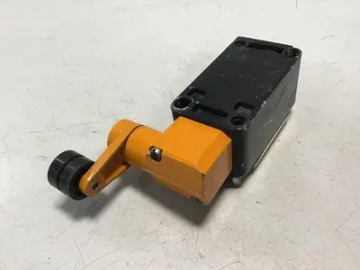USED SIEMENS 3SE3 120-1GW-Z