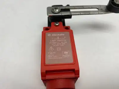 USED ALLEN-BRADLEY SER. A GUARDMASTER SAFETY LIMIT SWITCH 240V IP66