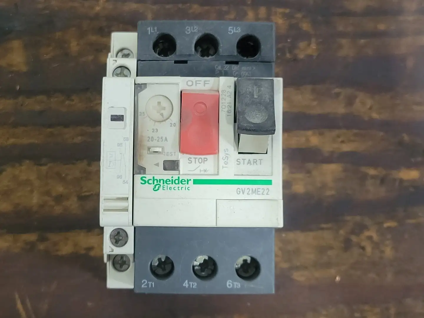 Used SCHNEIDER ELECTRIC GV2ME22 Switchgears British Columbia CA | Lenmark #242048