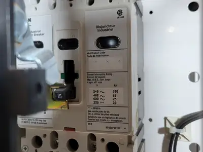 Used EATON SVX002A1-5A4N1 Switchgears British Columbia CA | Lenmark #240177