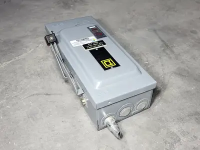 USED SQUARE D CH221N